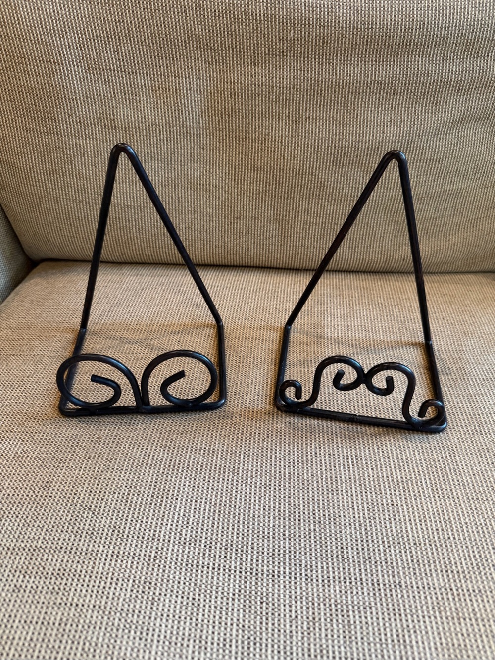 Black Metal Scroll Decorative Plate Holders/Easels Set of 2